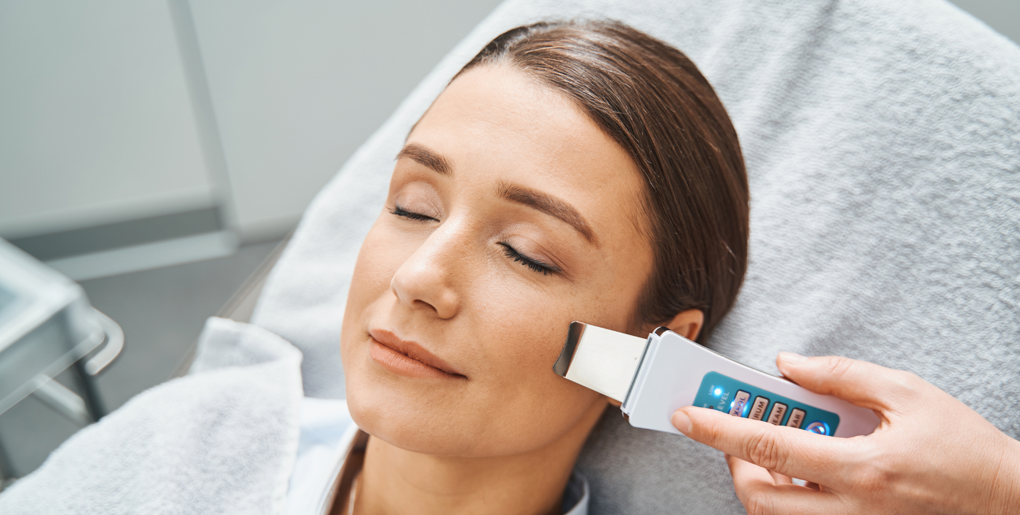 Why Your Pores Are Clogged Even When You Clean Your Face Daily (And How the Ultrasonic Blackhead Remover Scrubber Fixes It)